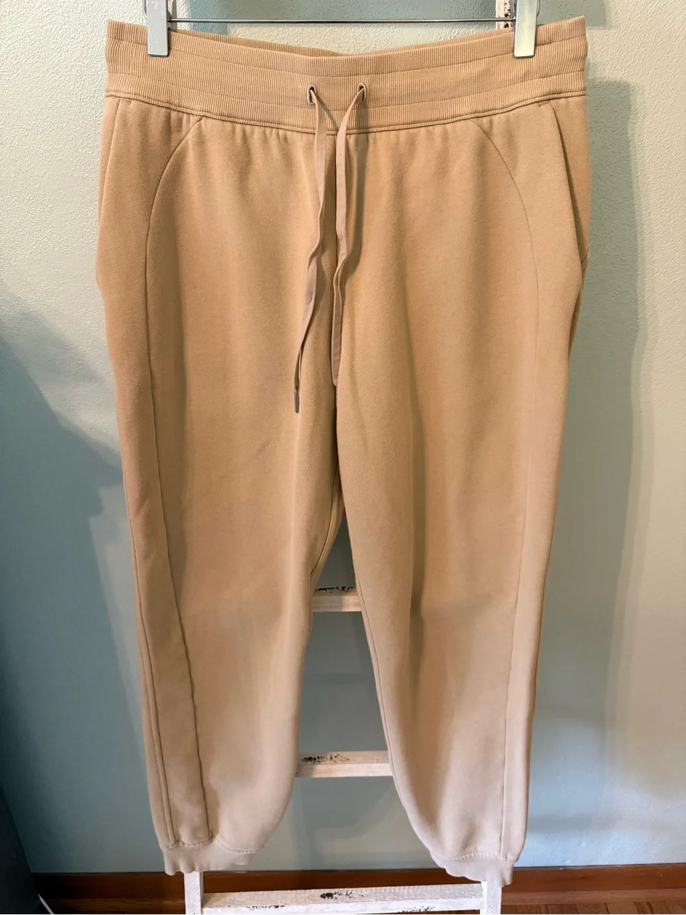 Lululemon High Rise Scuba Joggers Sweatpants Khaki Trench Pockets Size 10 Women